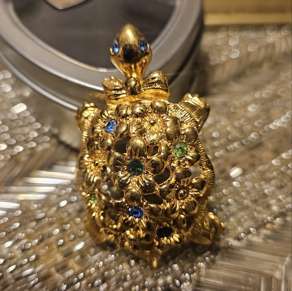 Vintage turtle brooch